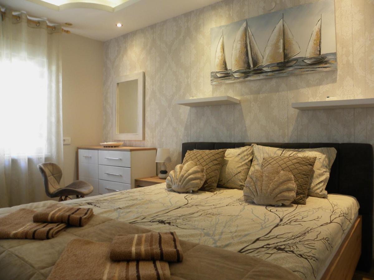 Apartments Aleksandra Risan Esterno foto