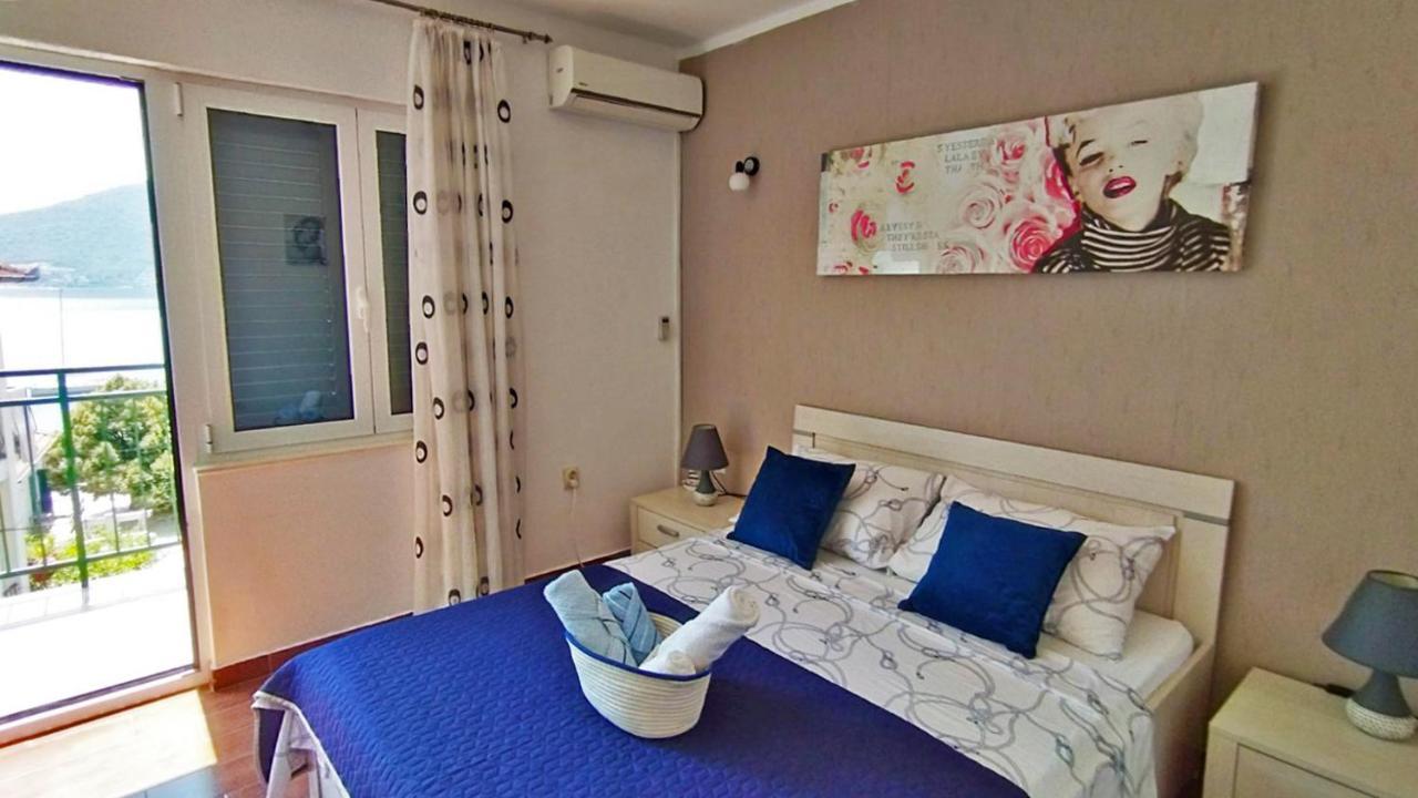 Apartments Aleksandra Risan Esterno foto